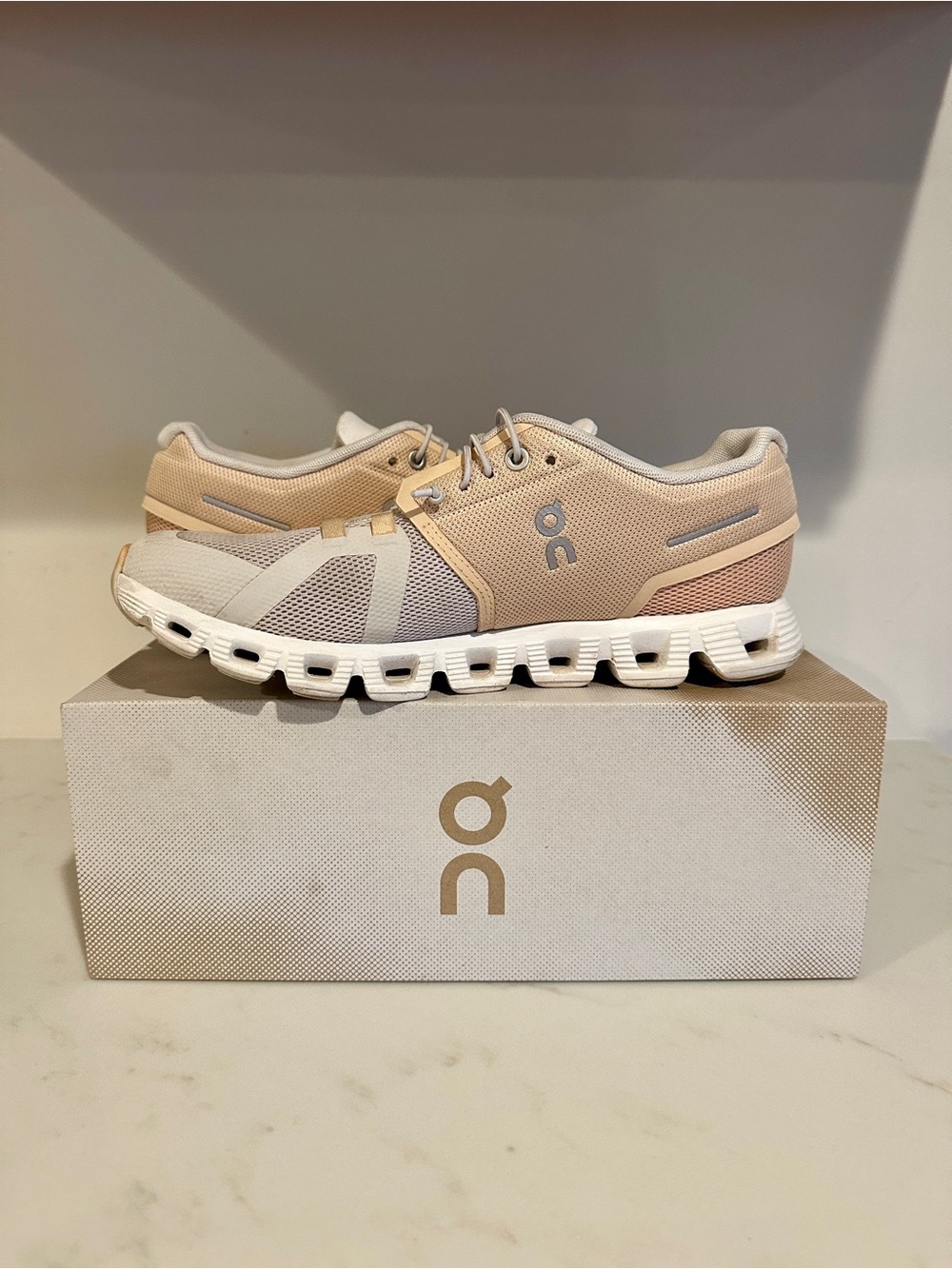 On Cloud Running Cloudflow Sneakers in Beige and White